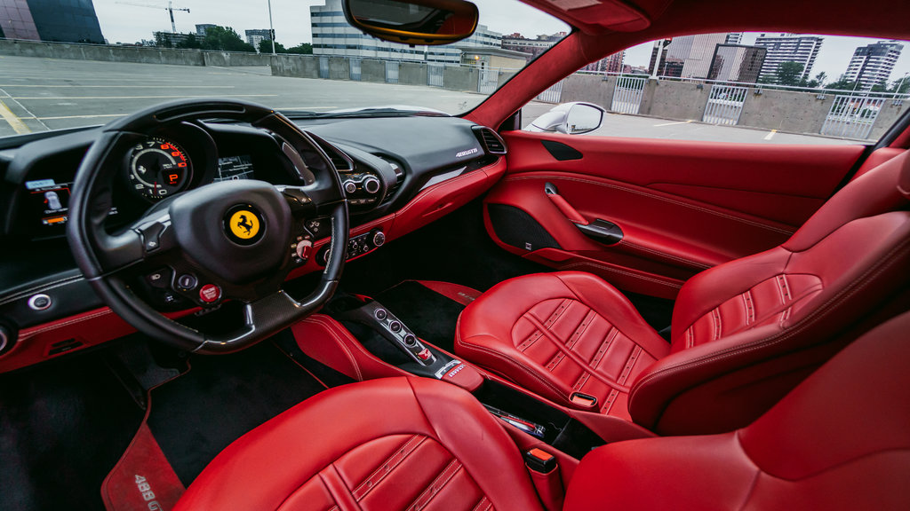 2017  488 GTB 1an garantie Ferrari offert/Carbon steering wheel, in Laval, Quebec - 29 - w1024h768px