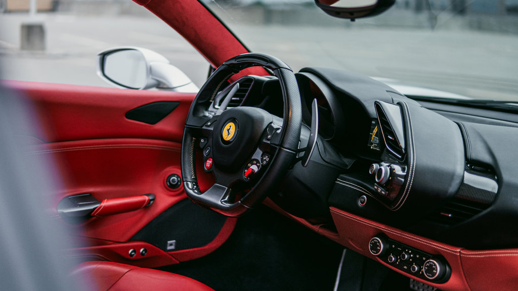 2017  488 GTB 1an garantie Ferrari offert/Carbon steering wheel, in Laval, Quebec - 31 - w1024h768px