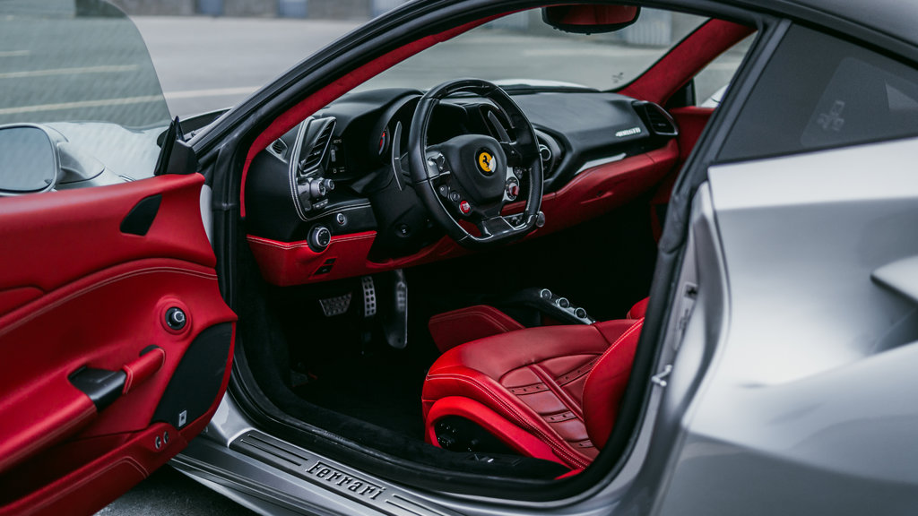 2017  488 GTB 1an garantie Ferrari offert/Carbon steering wheel, in Laval, Quebec - 22 - w1024h768px