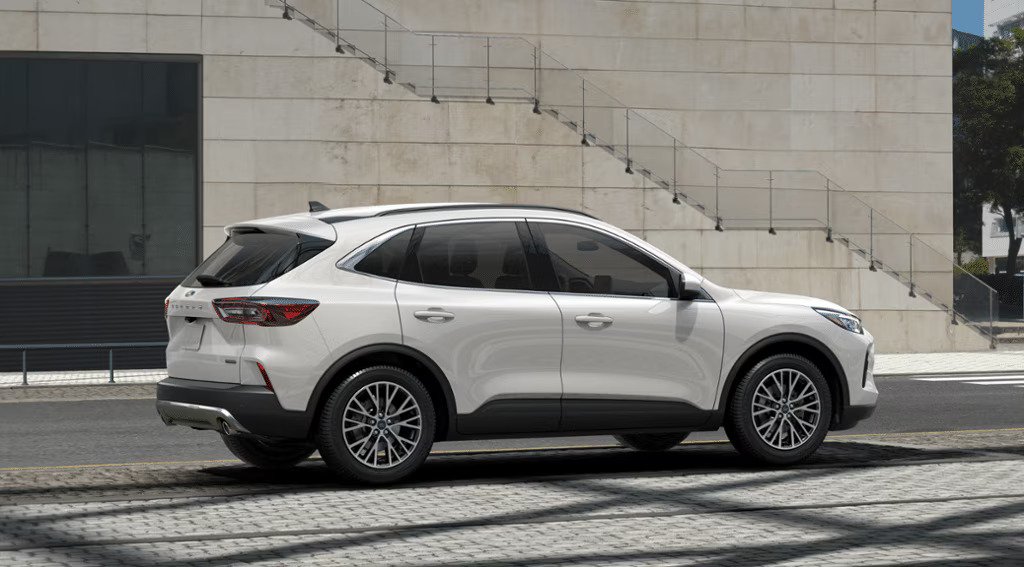 2023 Ford Escape PHEV FWD in Laval, Quebec - 3 - w1024h768px