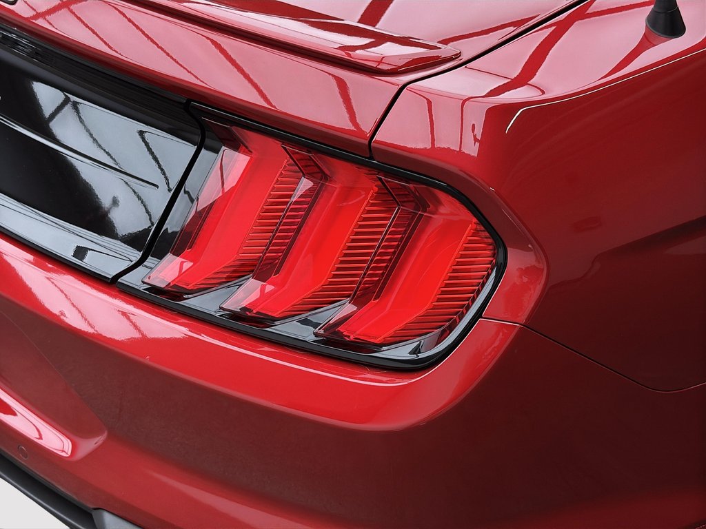 2020 Ford Mustang EcoBoost Convertible in Laval, Quebec - 15 - w1024h768px