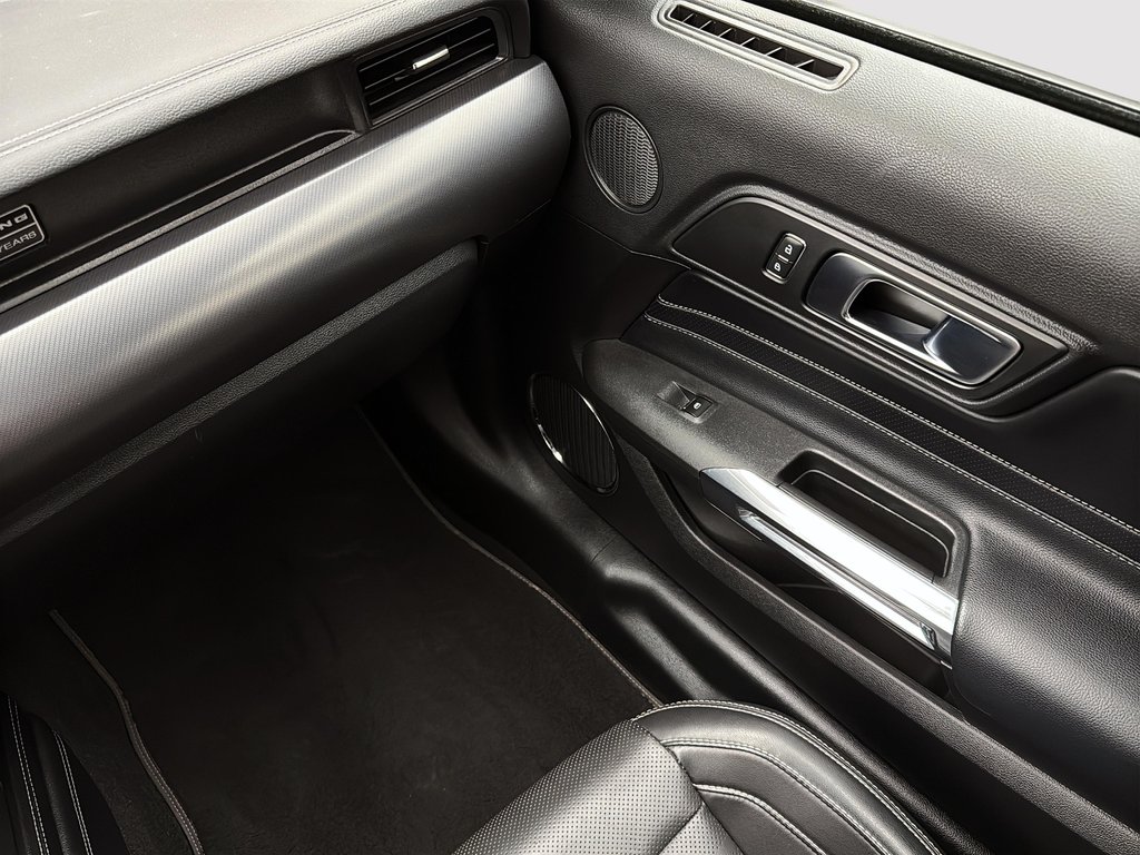 2020 Ford Mustang EcoBoost Convertible in Laval, Quebec - 31 - w1024h768px
