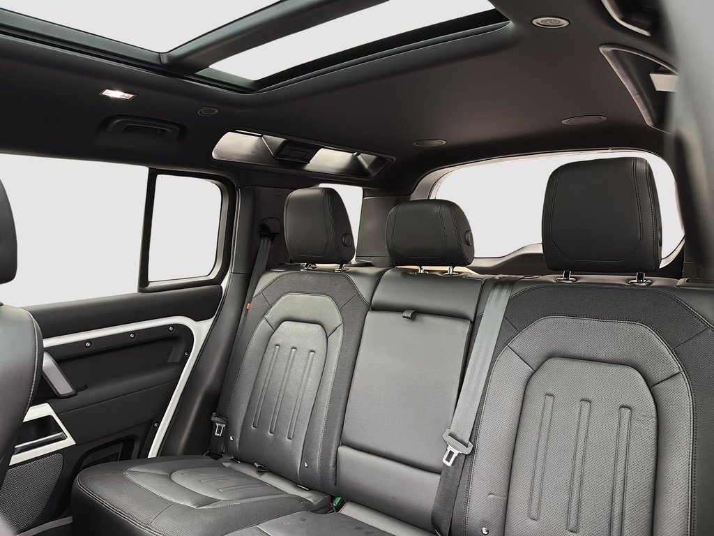 Land Rover Defender 110 X-Dynamic SE AWD 2022 à Laval, Québec - 21 - w1024h768px