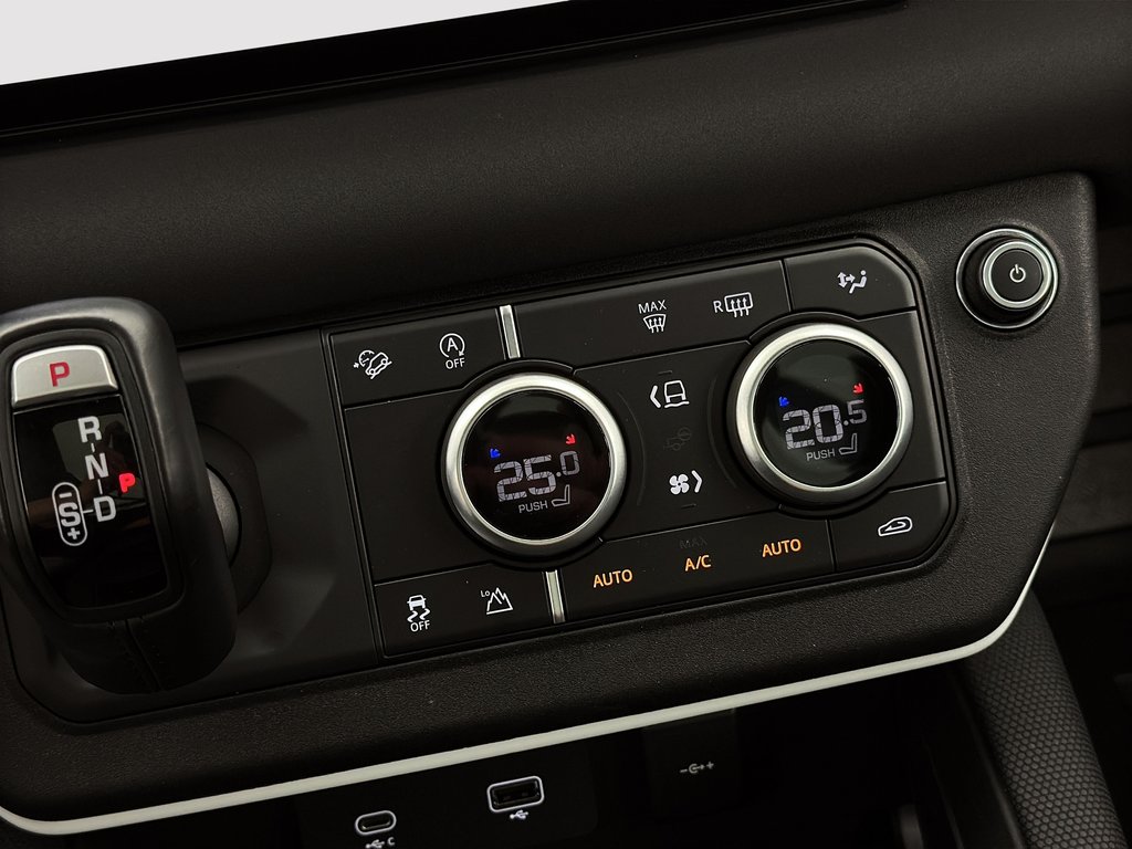 Land Rover Defender 110 X-Dynamic SE AWD 2022 à Laval, Québec - 29 - w1024h768px