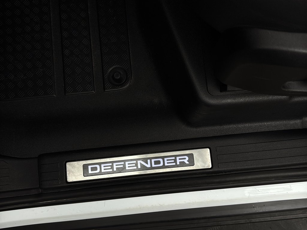 Land Rover Defender 110 X-Dynamic SE AWD 2022 à Laval, Québec - 26 - w1024h768px