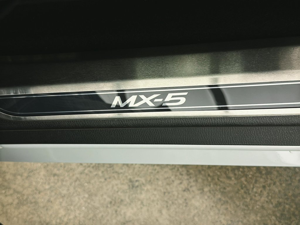 2016 Mazda MX-5 GT convertible manual in Laval, Quebec - 25 - w1024h768px
