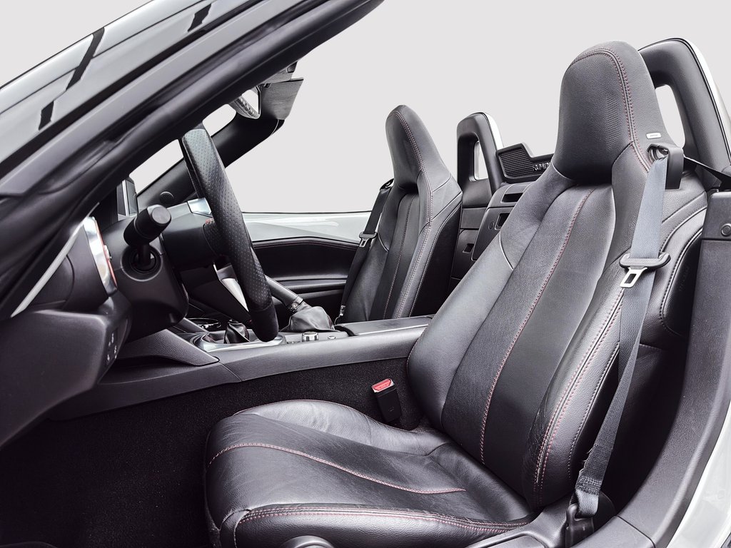 2016 Mazda MX-5 GT convertible manual in Laval, Quebec - 17 - w1024h768px