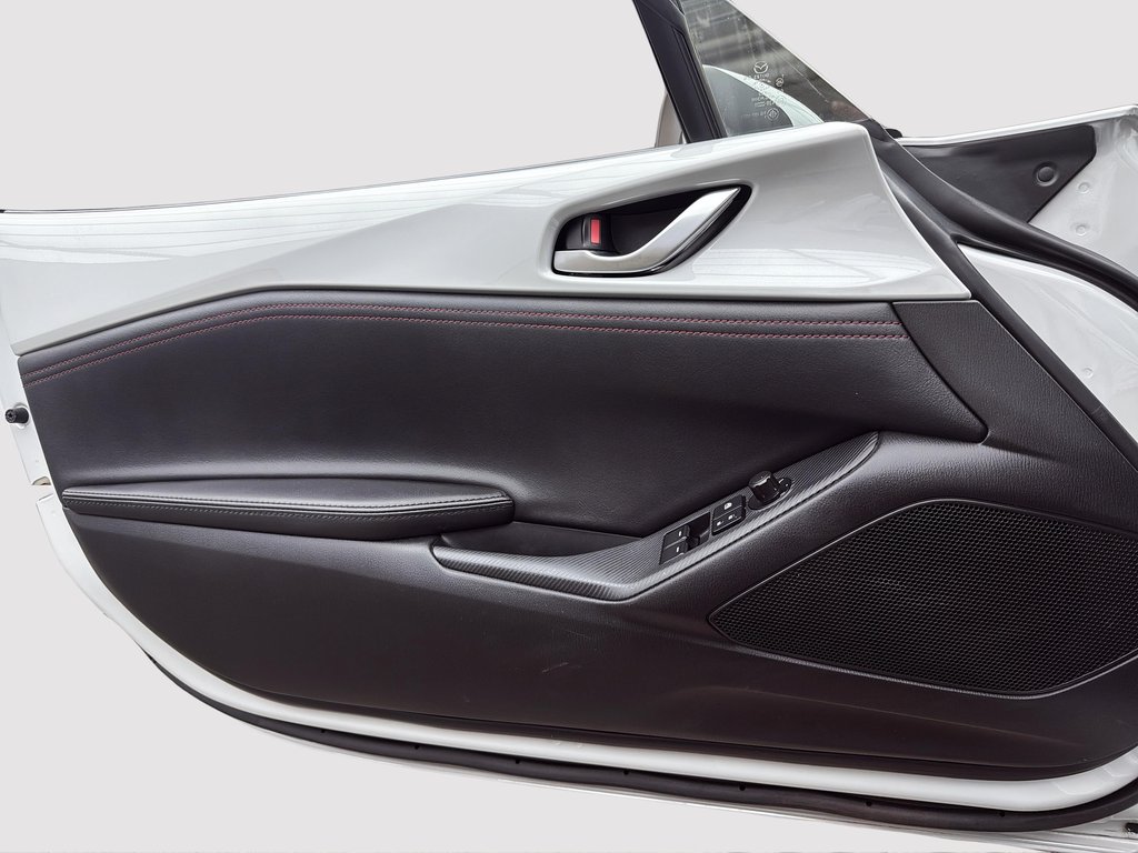 2016 Mazda MX-5 GT convertible manual in Laval, Quebec - 23 - w1024h768px