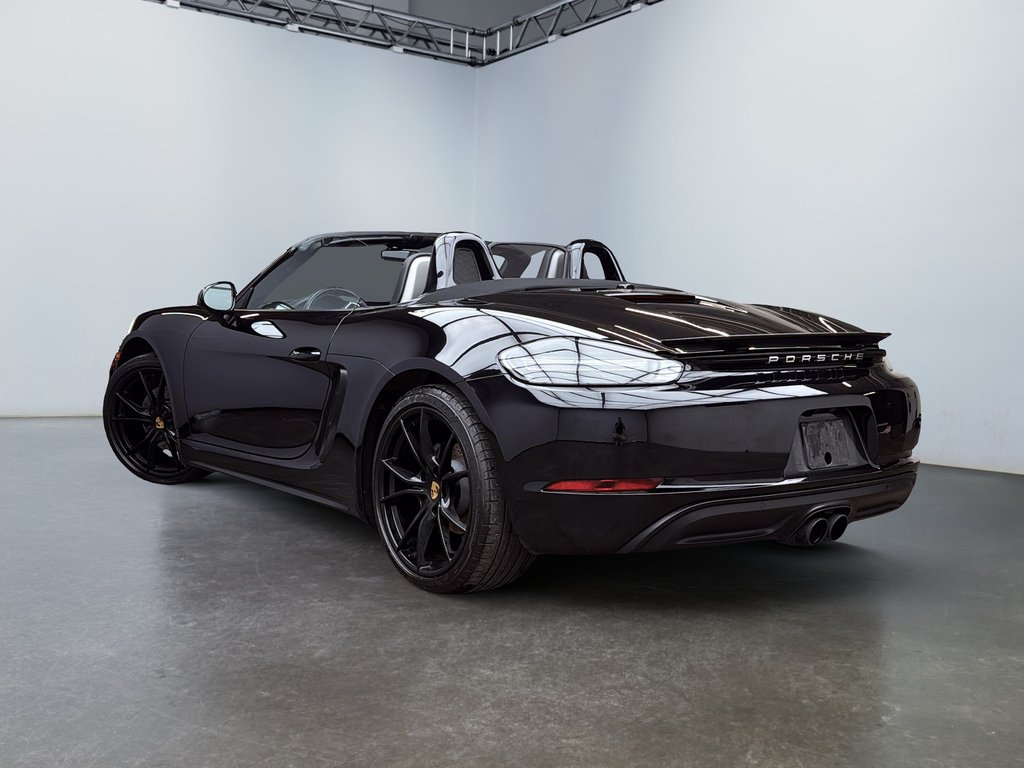 2018 Porsche 718 Boxster Manual transmission in Laval, Quebec - 3 - w1024h768px