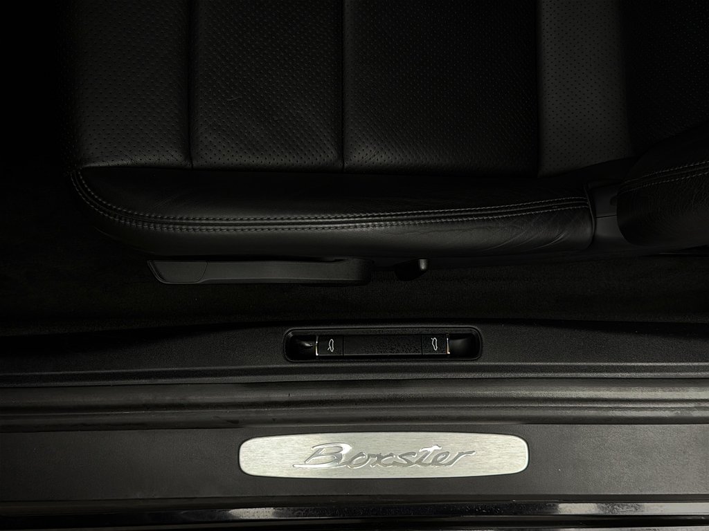 2018 Porsche 718 Boxster Manual transmission in Laval, Quebec - 26 - w1024h768px