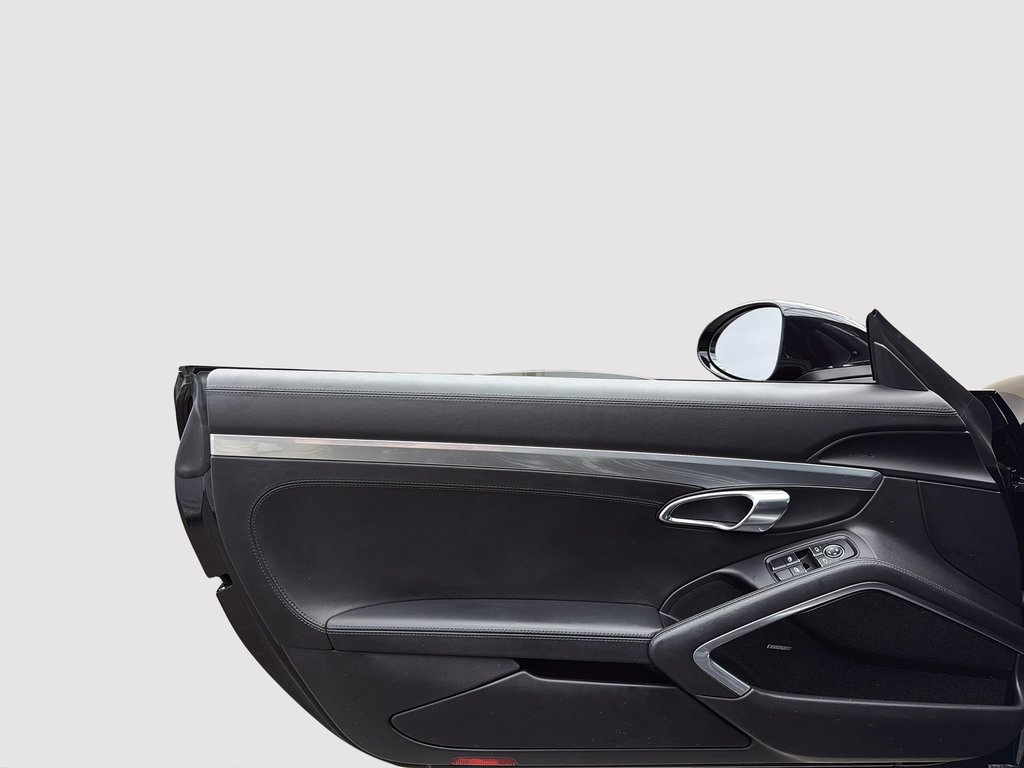 2018 Porsche 718 Boxster Manual transmission in Laval, Quebec - 24 - w1024h768px