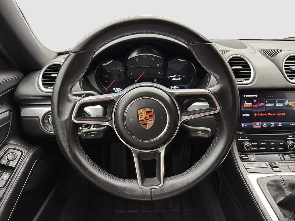 2018 Porsche 718 Boxster Manual transmission in Laval, Quebec - 17 - w1024h768px