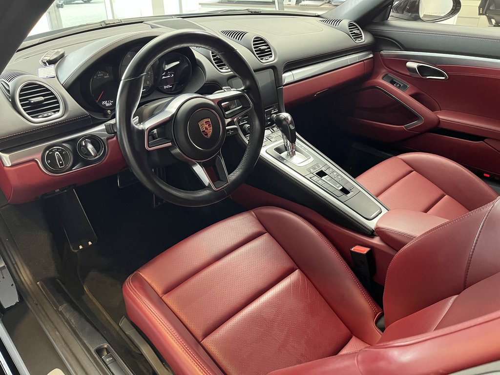 2019  718 Boxster S PDK, Sport Tailpipes, 20 Carrera S Wheels in Laval, Quebec - 17 - w1024h768px
