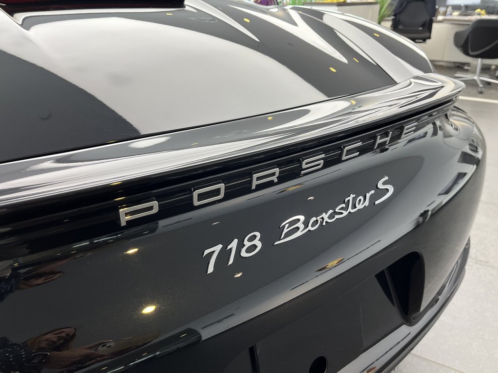 2019  718 Boxster S PDK, Sport Tailpipes, 20 Carrera S Wheels in Laval, Quebec - 12 - w1024h768px