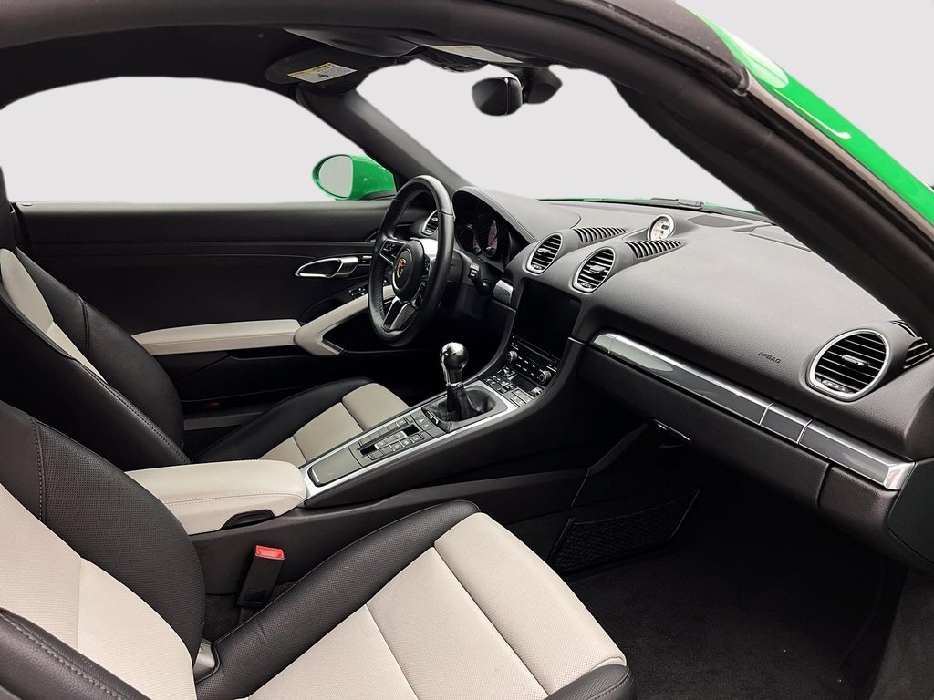 Porsche 718 Boxster S  Burmester, Sport Chrono & Prem Pack, 2023 à Laval, Québec - 27 - w1024h768px