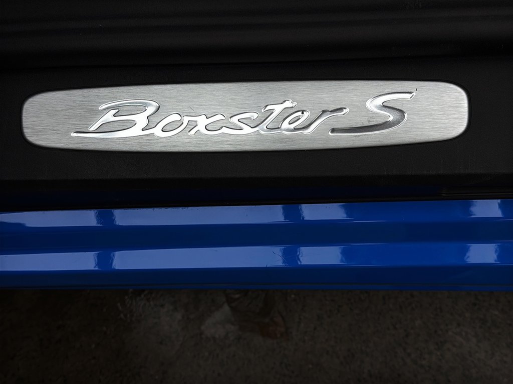 2025 Porsche 718 Boxster S PASM Sport Suspension in Laval, Quebec - 33 - w1024h768px