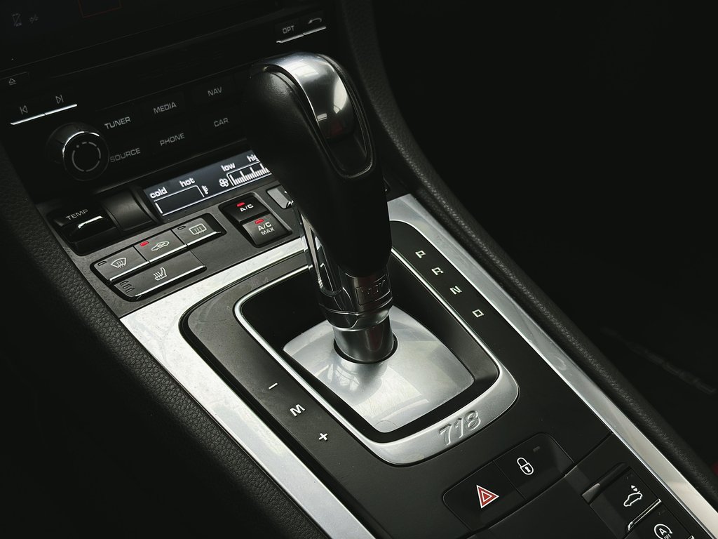 2018 Porsche 718 Cayman PDK BOSE in Laval, Quebec - 17 - w1024h768px