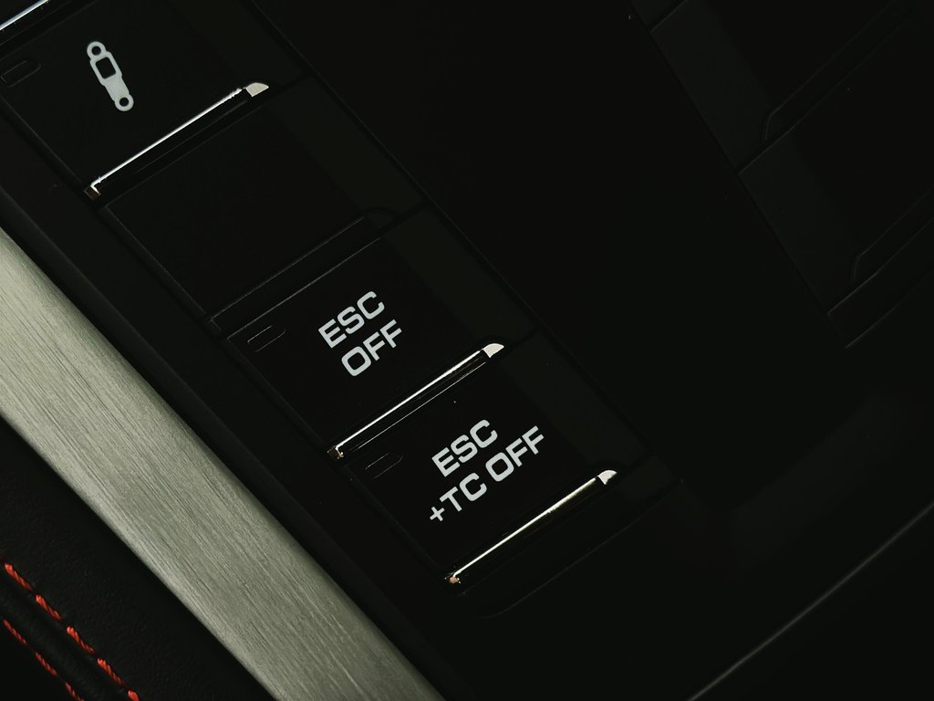 Porsche 718 Cayman GT4 Manual w/ Full Bucket Seats 2020 à Laval, Québec - 22 - w1024h768px