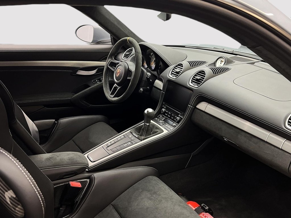 2023  718 Cayman GT4 Manual Chrono Package in Laval, Quebec - 21 - w1024h768px