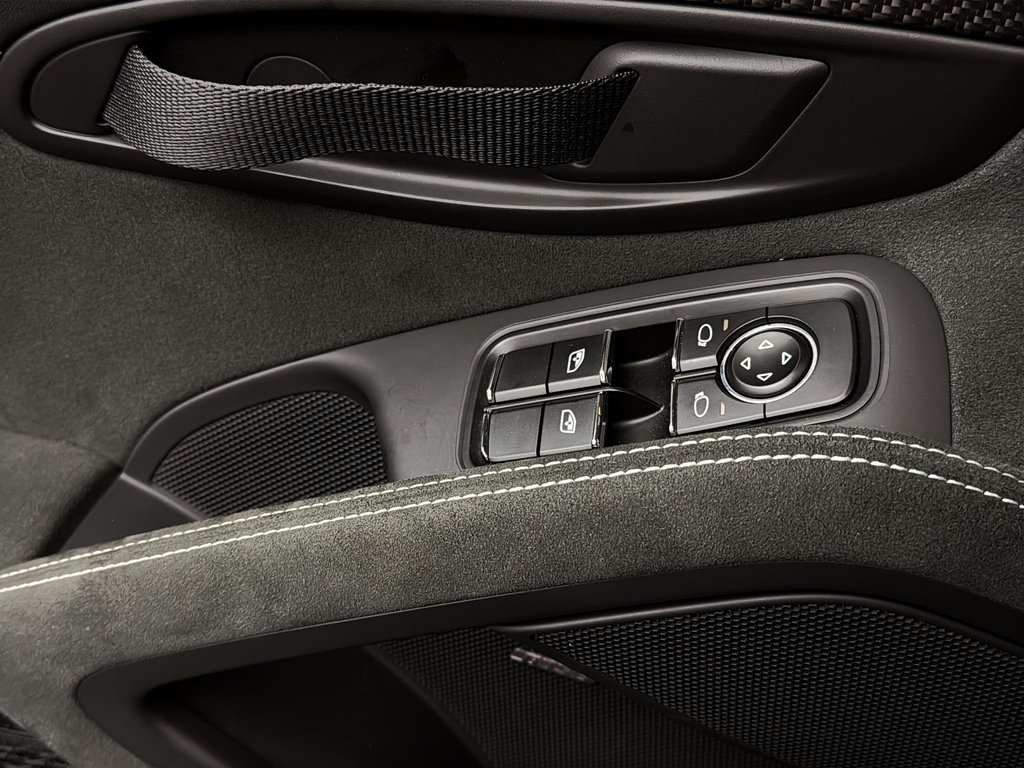 Porsche 718 Cayman GT4 RS Weissach Package 2023 à Laval, Québec - 32 - w1024h768px