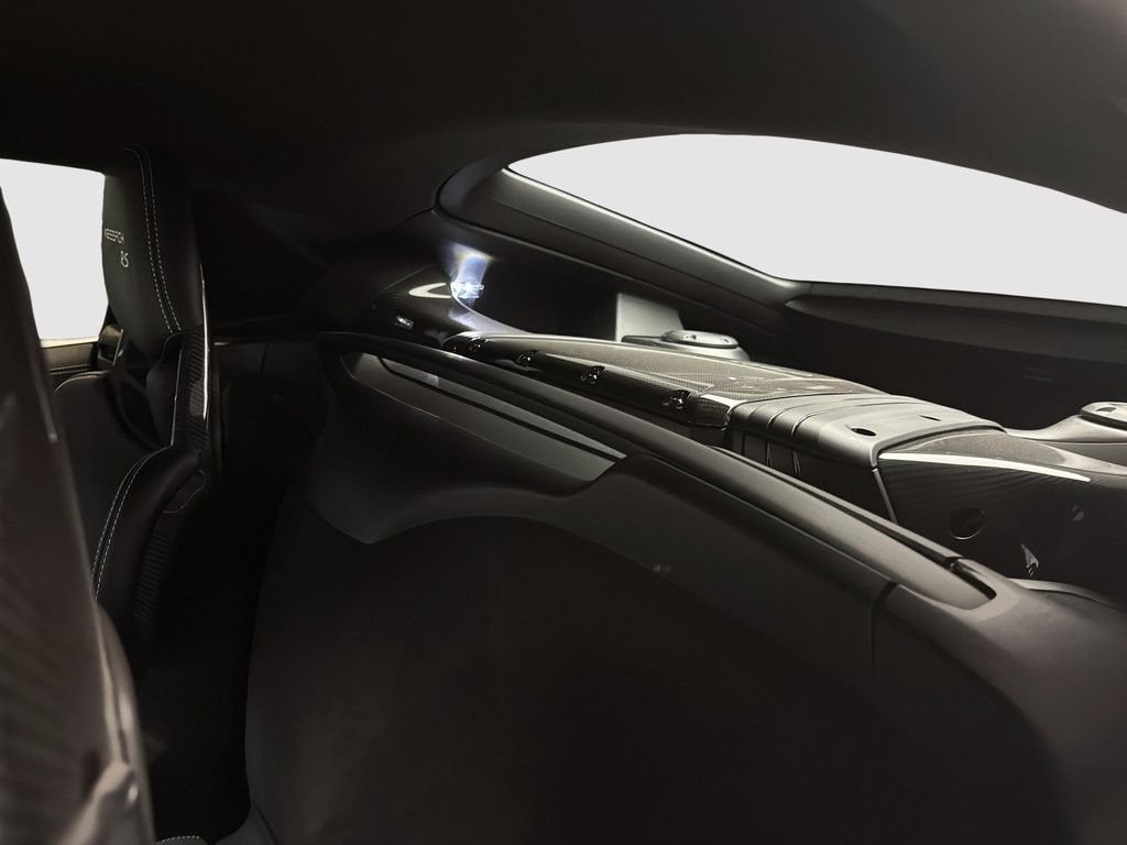 Porsche 718 Cayman GT4 RS Weissach Package 2023 à Laval, Québec - 24 - w1024h768px