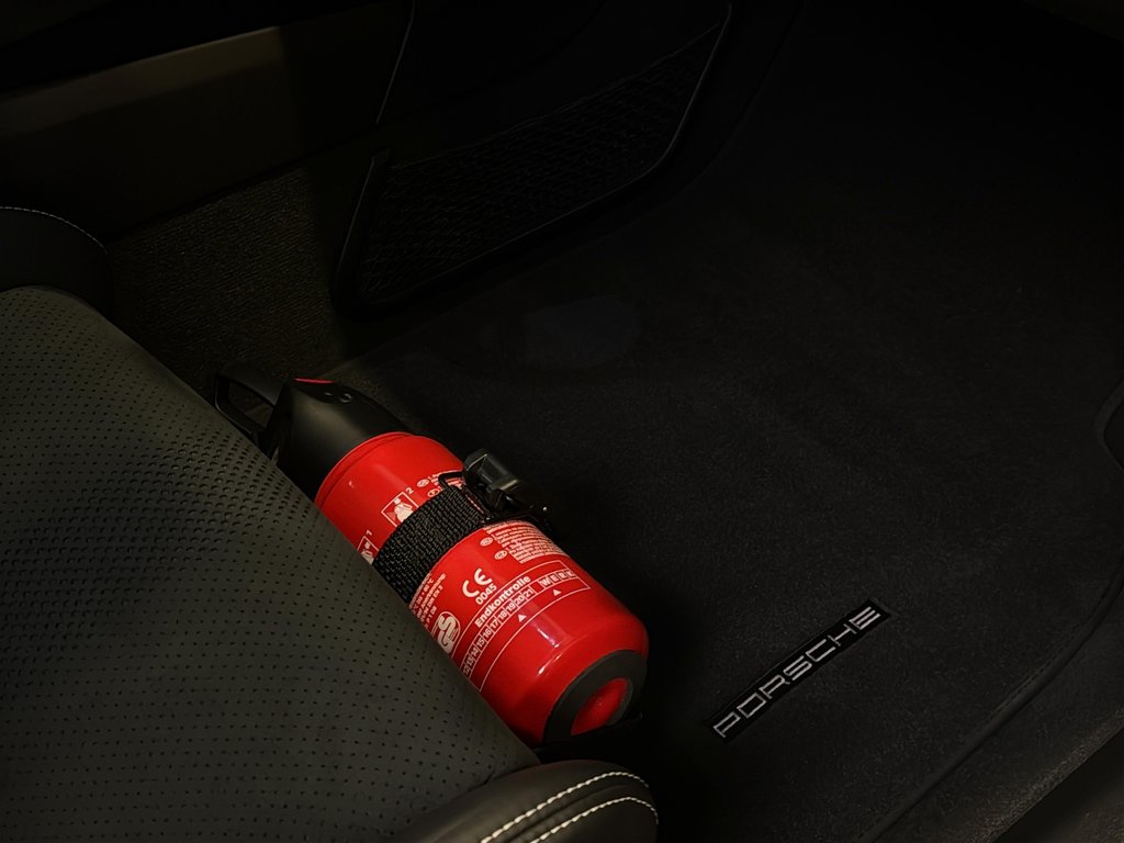 Porsche 718 Cayman GT4 RS Weissach Package 2023 à Laval, Québec - 28 - w1024h768px