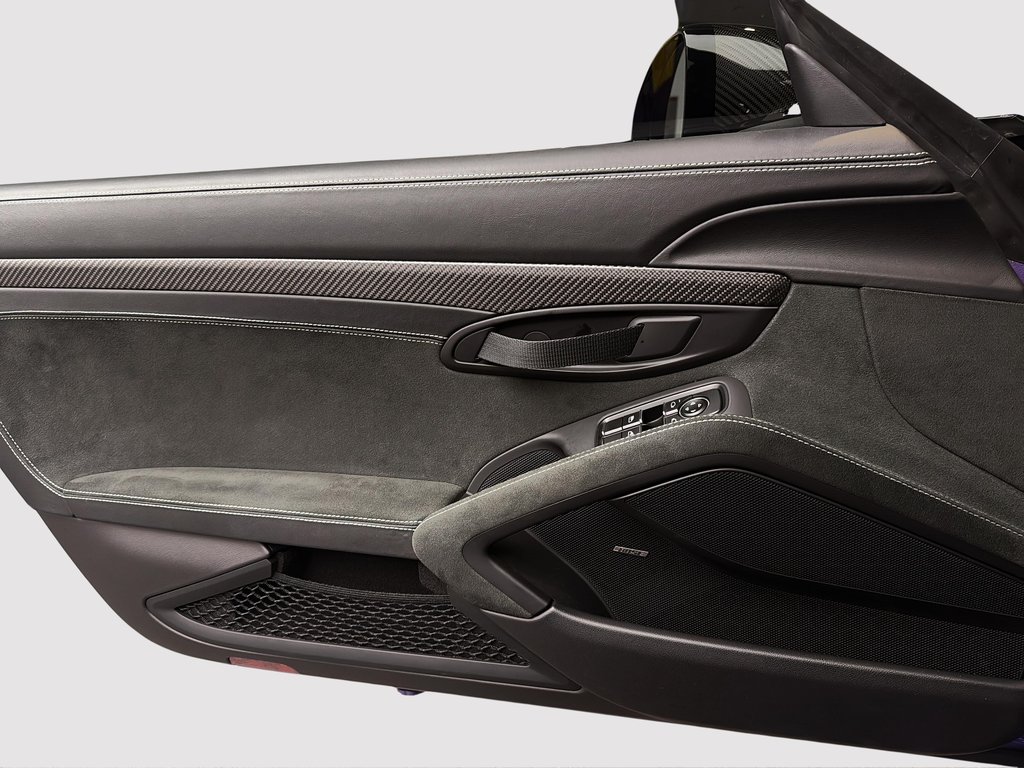 Porsche 718 Cayman GT4 RS Weissach Package 2023 à Laval, Québec - 31 - w1024h768px