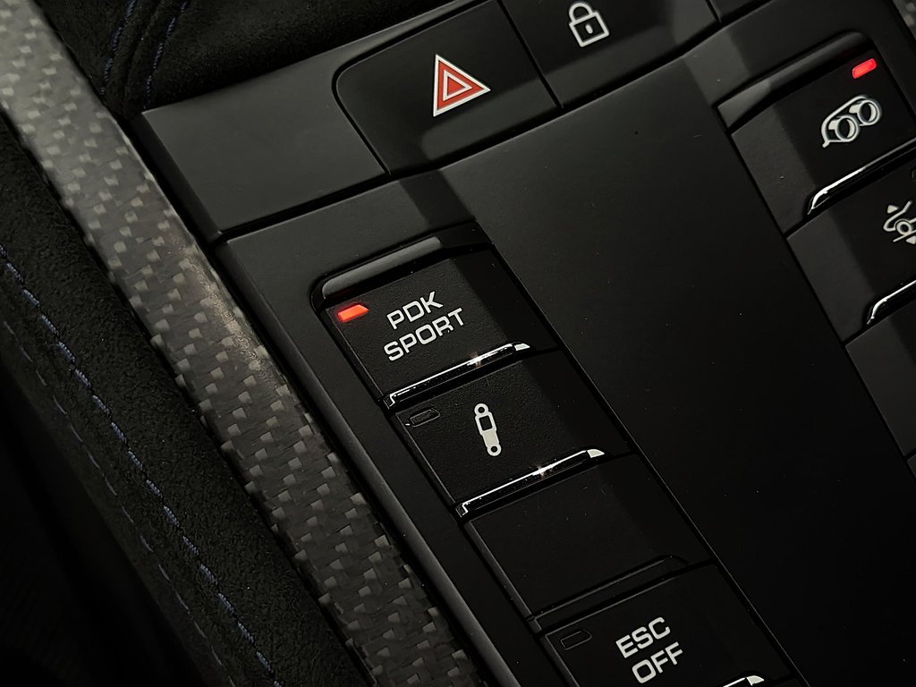 Porsche 718 Cayman GT4 RS Weissach Package 2024 à Laval, Québec - 25 - w1024h768px