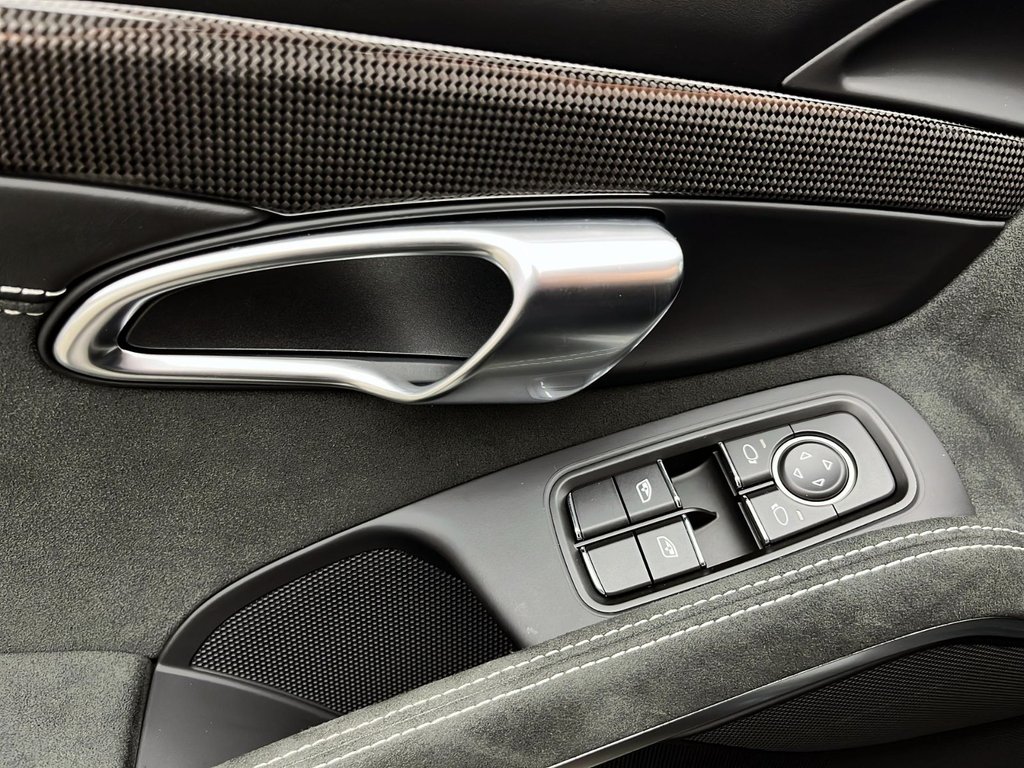 2024 Porsche 718 Cayman GTS 4.0 in Laval, Quebec - 25 - w1024h768px