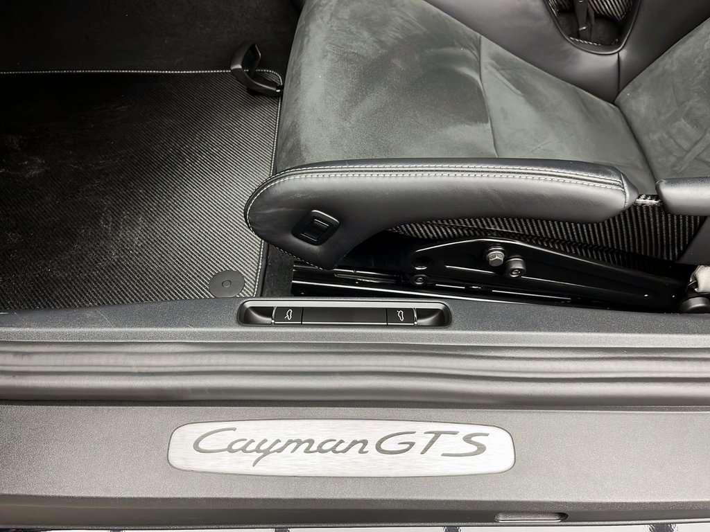 2024 Porsche 718 Cayman GTS 4.0 in Laval, Quebec - 27 - w1024h768px