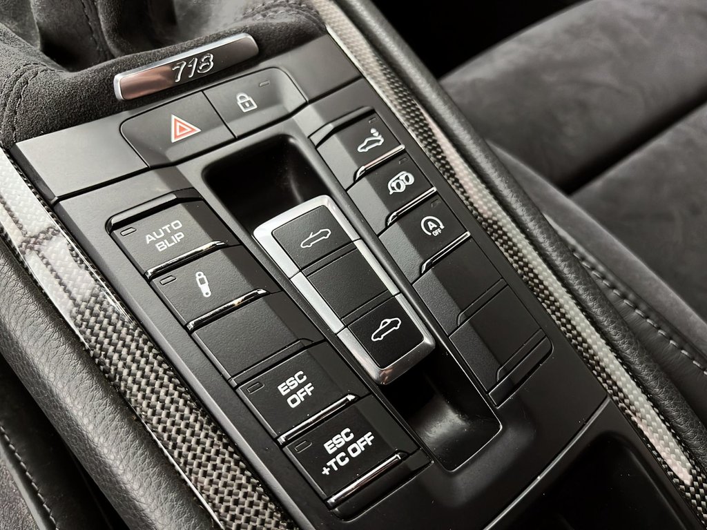 2020 Porsche 718 Spyder in Laval, Quebec - 24 - w1024h768px