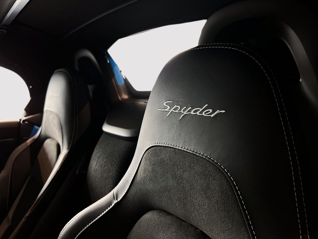2023  718 Spyder Manual Leather/Race-Tex in Laval, Quebec - 26 - w1024h768px