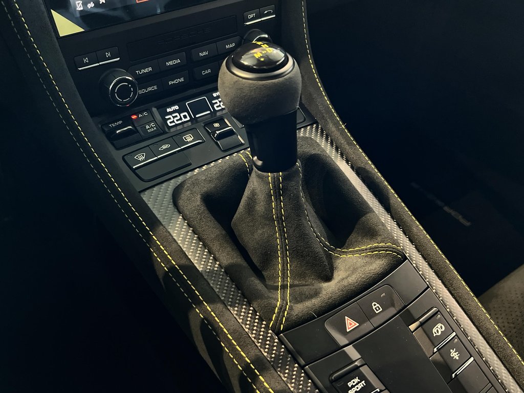 Porsche 718 Spyder RS  Weissach Package, PCCB,+++ 2024 à Laval, Québec - 24 - w1024h768px