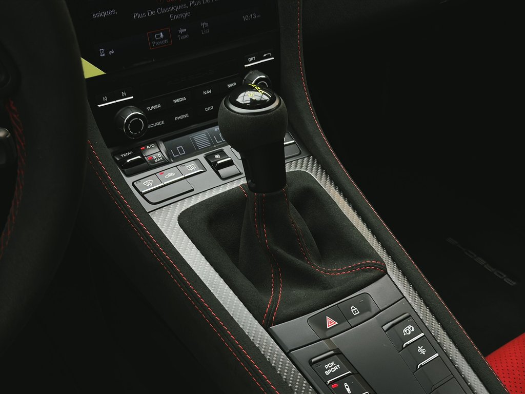 Porsche 718 Spyder RS Weissach Package 2024 à Laval, Québec - 18 - w1024h768px