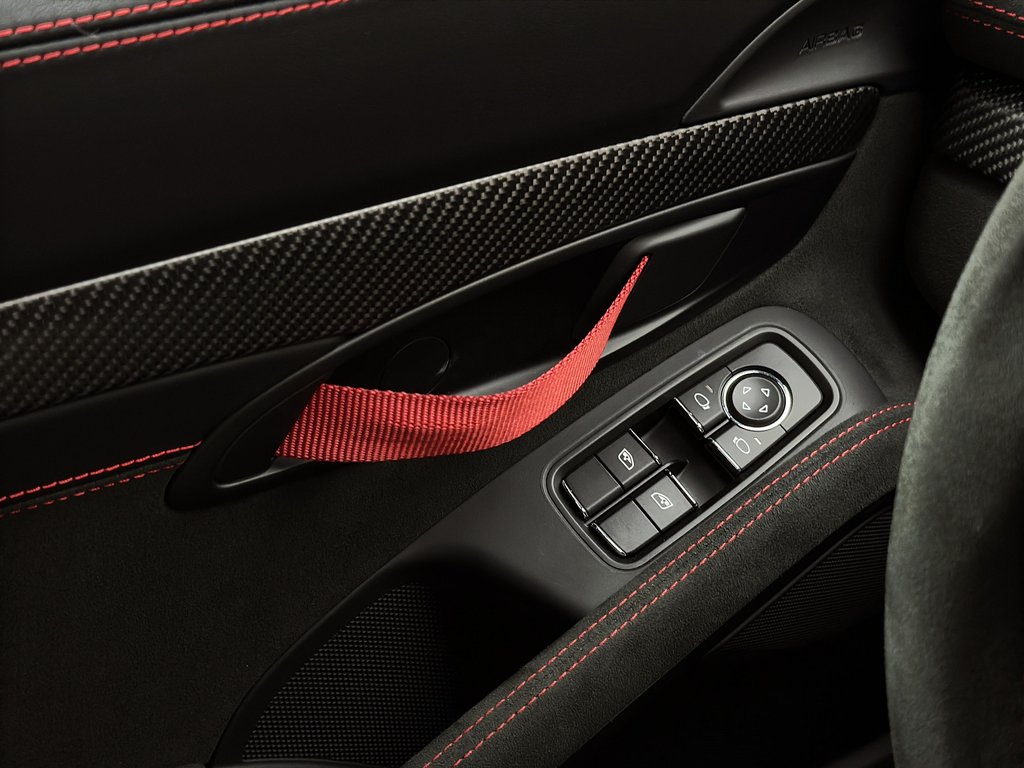 Porsche 718 Spyder RS Weissach Package 2024 à Laval, Québec - 24 - w1024h768px