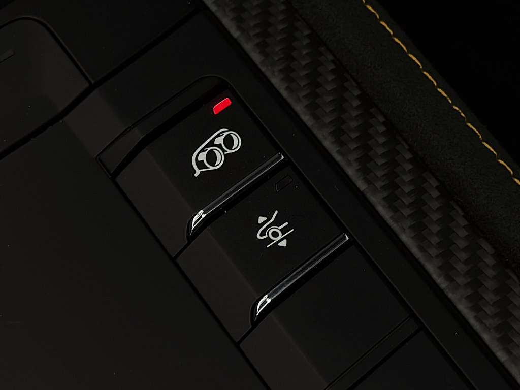 2024 Porsche 718 Spyder RS Roadster in Laval, Quebec - 26 - w1024h768px