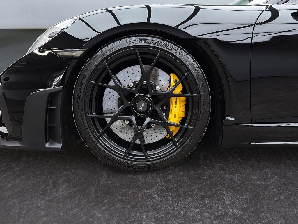 2024 Porsche 718 Spyder RS Roadster in Laval, Quebec - 15 - w1024h768px