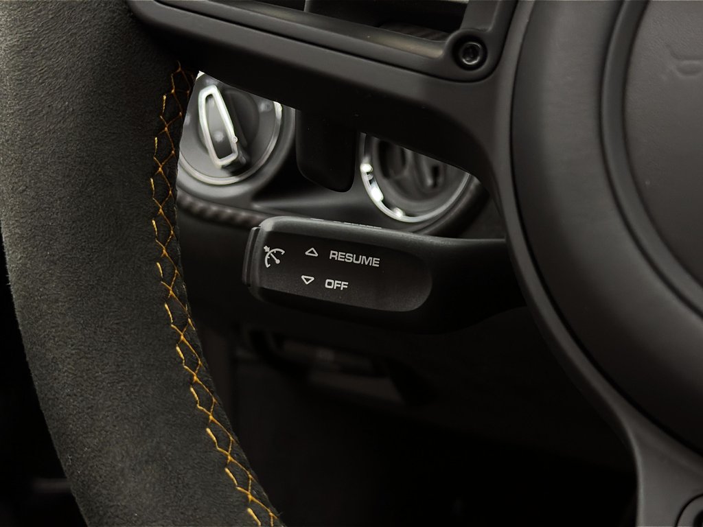 2024 Porsche 718 Spyder RS Roadster in Laval, Quebec - 21 - w1024h768px