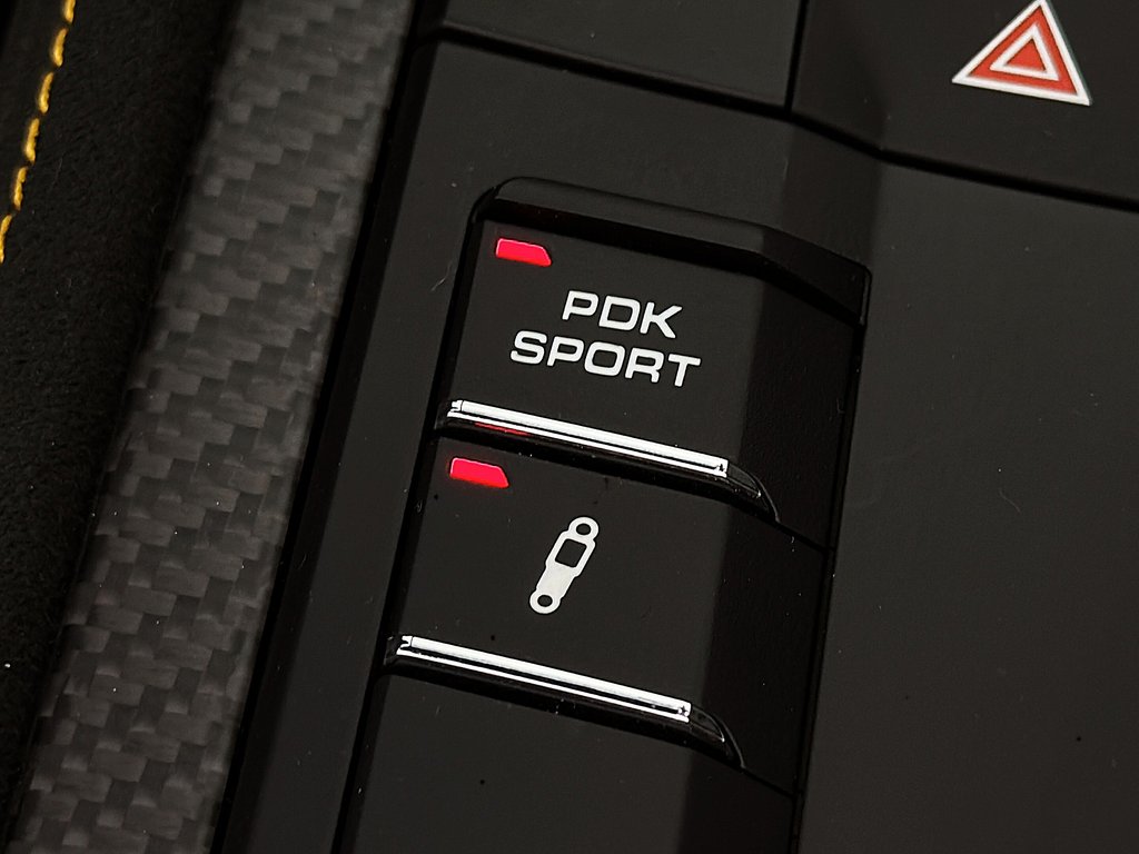 2024 Porsche 718 Spyder RS Roadster in Laval, Quebec - 25 - w1024h768px