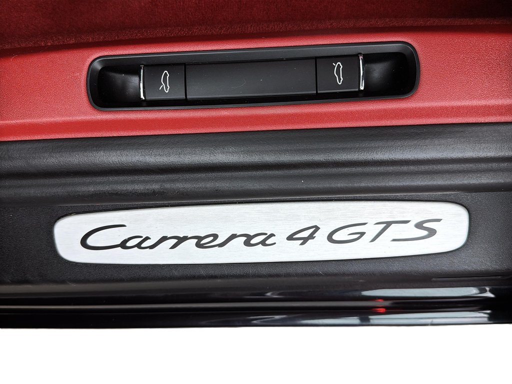 2015 Porsche 911 Carrera 4 GTS Cabriolet Premium Package Plus in Laval, Quebec - 33 - w1024h768px