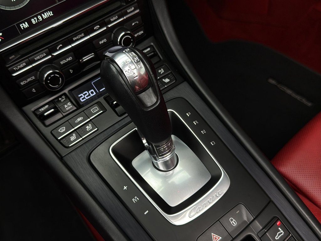 2015 Porsche 911 Carrera 4 GTS Cabriolet Premium Package Plus in Laval, Quebec - 23 - w1024h768px