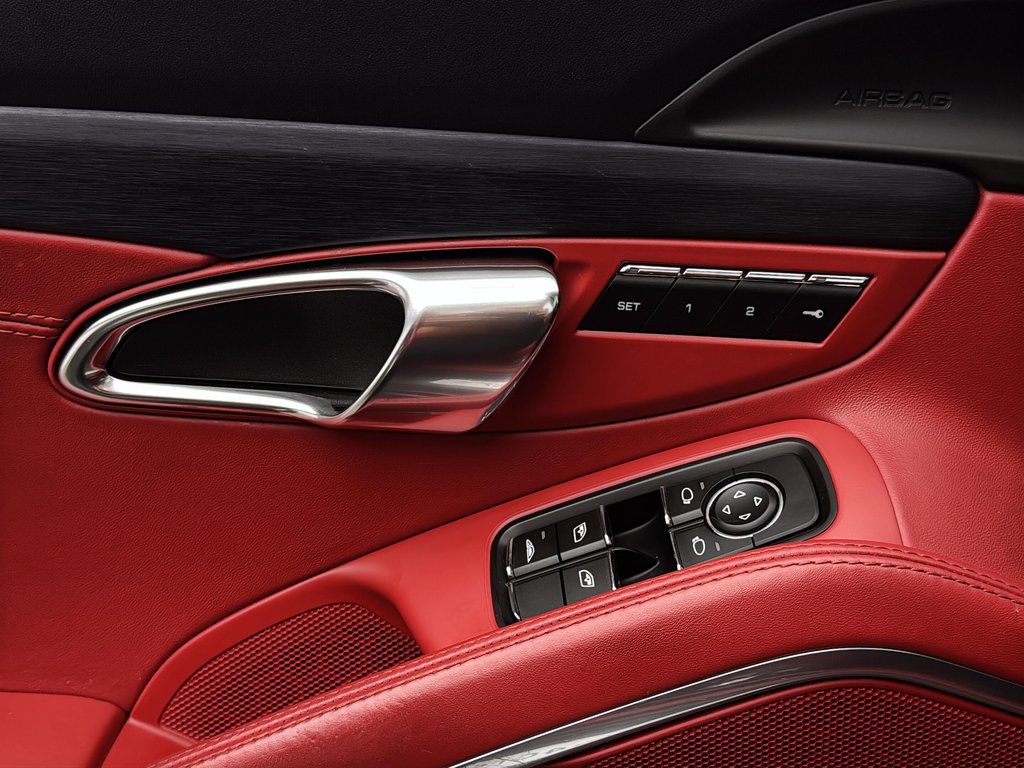 2015 Porsche 911 Carrera 4 GTS Cabriolet Premium Package Plus in Laval, Quebec - 32 - w1024h768px