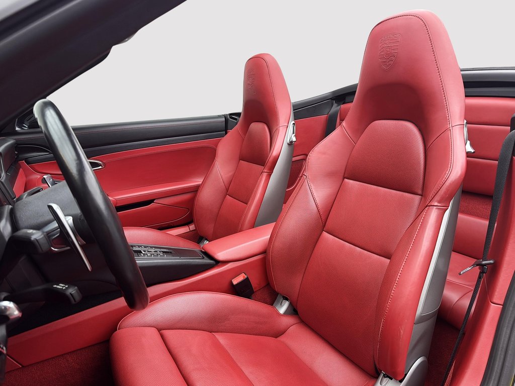 2015 Porsche 911 Carrera 4 GTS Cabriolet Premium Package Plus in Laval, Quebec - 17 - w1024h768px