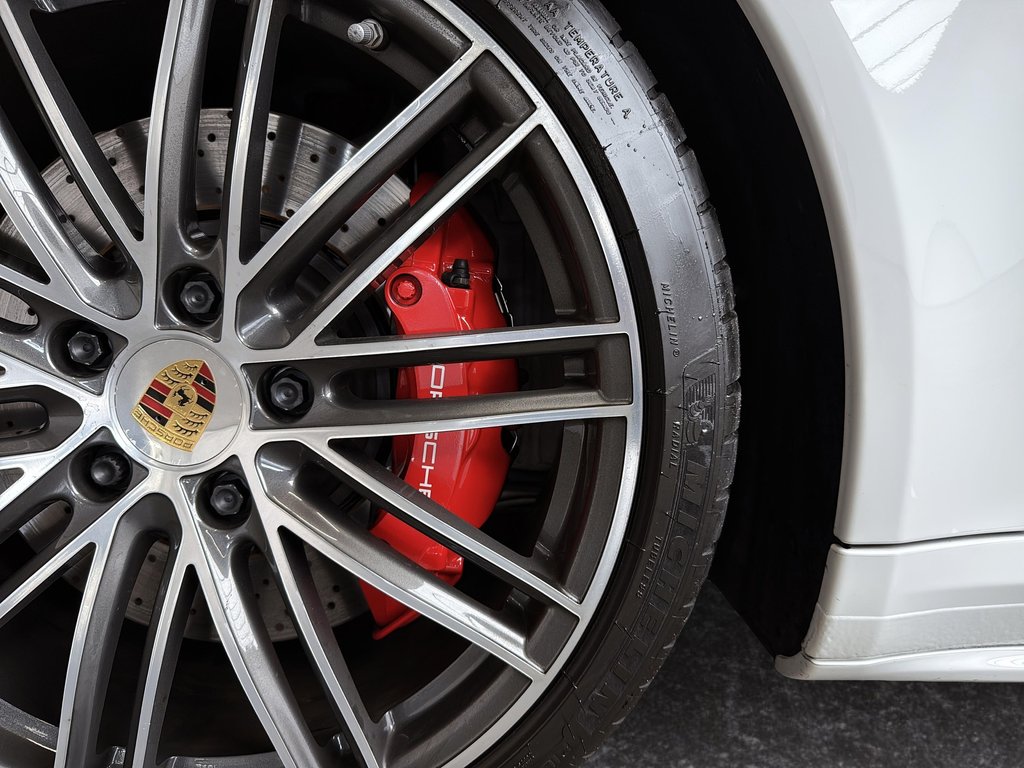 Porsche 911 Turbo Cabriolet w/Porsche Dynamic Chassis 2019 à Laval, Québec - 15 - w1024h768px