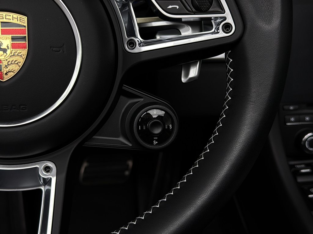 Porsche 911 Turbo Cabriolet w/Porsche Dynamic Chassis 2019 à Laval, Québec - 20 - w1024h768px