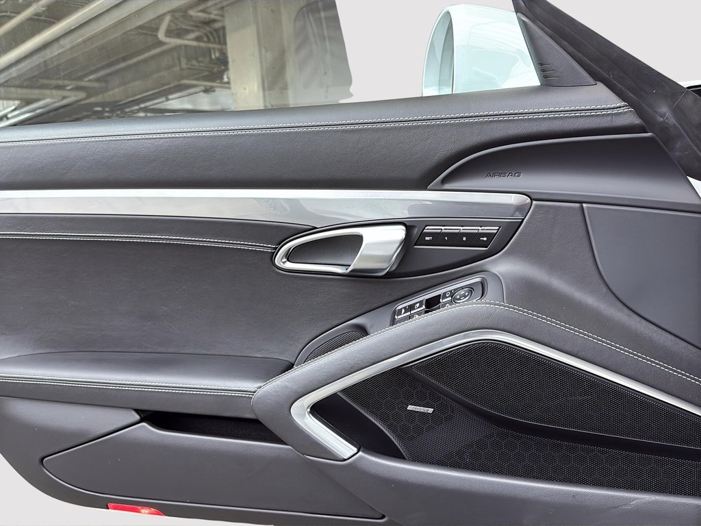 Porsche 911 Turbo Cabriolet w/Porsche Dynamic Chassis 2019 à Laval, Québec - 31 - w1024h768px