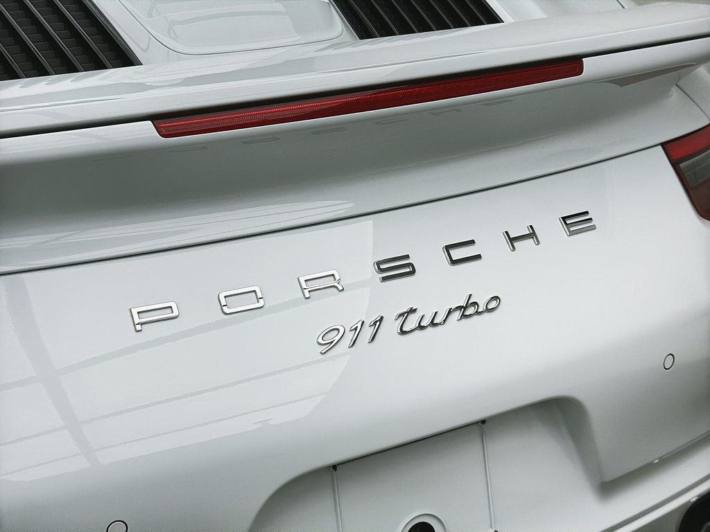 Porsche 911 Turbo Cabriolet w/Porsche Dynamic Chassis 2019 à Laval, Québec - 11 - w1024h768px