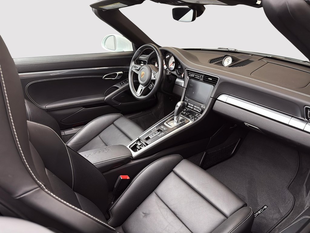 Porsche 911 Turbo Cabriolet w/Porsche Dynamic Chassis 2019 à Laval, Québec - 30 - w1024h768px