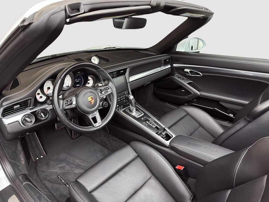 Porsche 911 Turbo Cabriolet w/Porsche Dynamic Chassis 2019 à Laval, Québec - 16 - w1024h768px