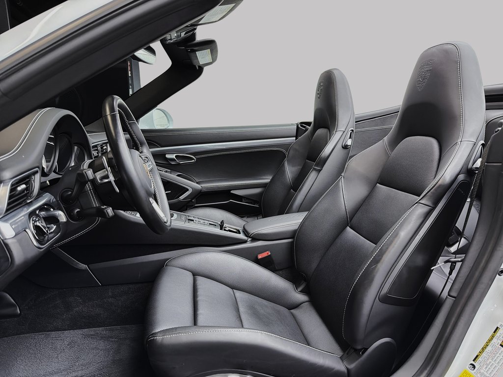 Porsche 911 Turbo Cabriolet w/Porsche Dynamic Chassis 2019 à Laval, Québec - 17 - w1024h768px